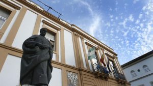 Góngora Monumento en Plaza de la Trinidad